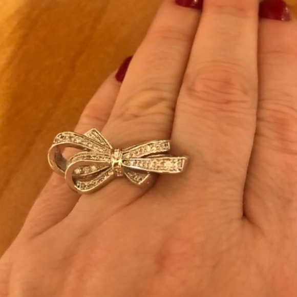 Large Bow Ring - Picture 2 of 5